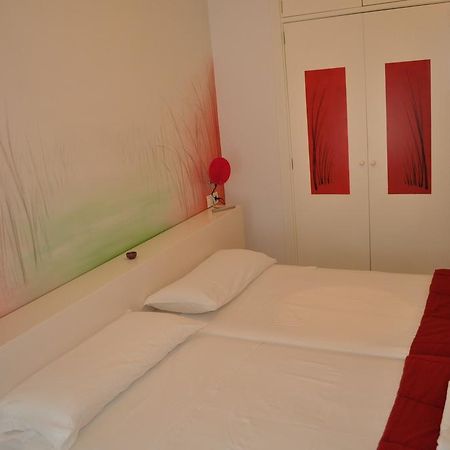 Apartamentos La Casa Pintada Caces Pokoj fotografie